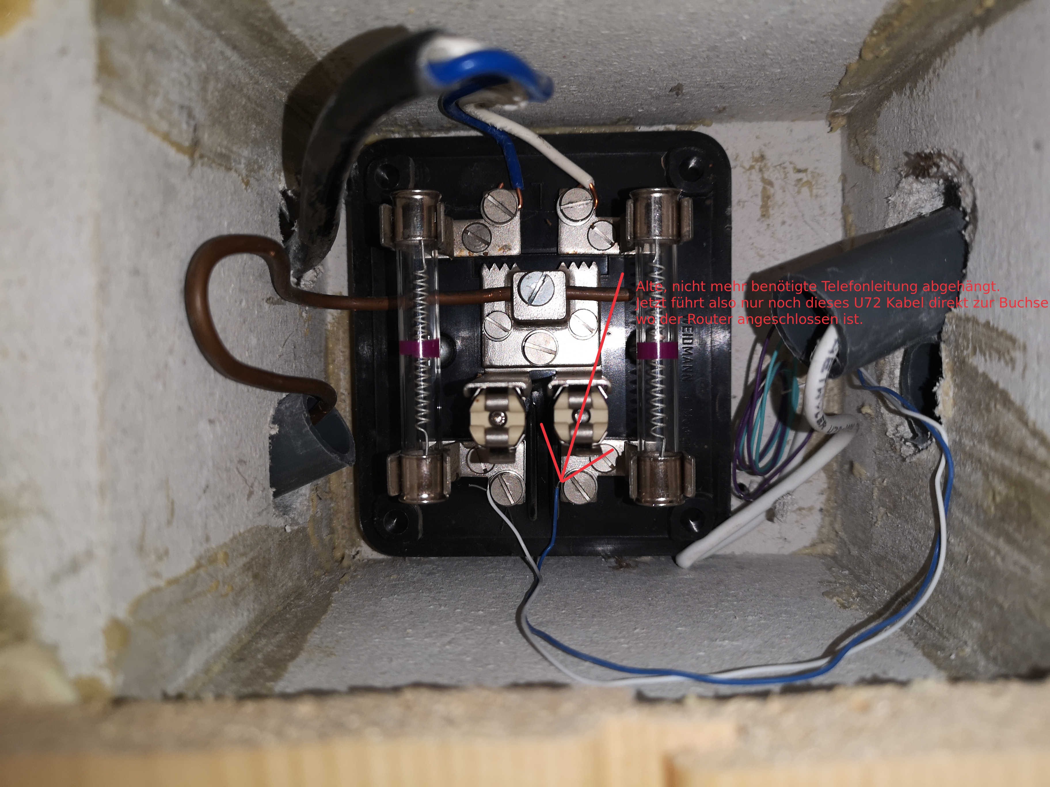 56739ifd44bf5a01f05703.jpg Nachher: Nur noch ein U72 Kabel angeklemmt