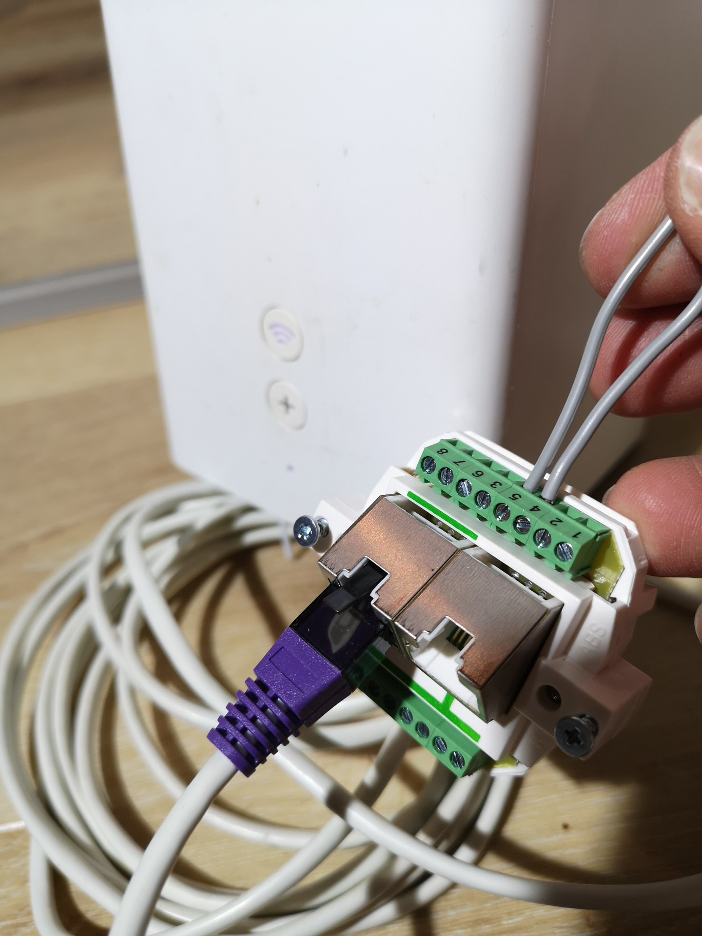RJ45 sortie gauche